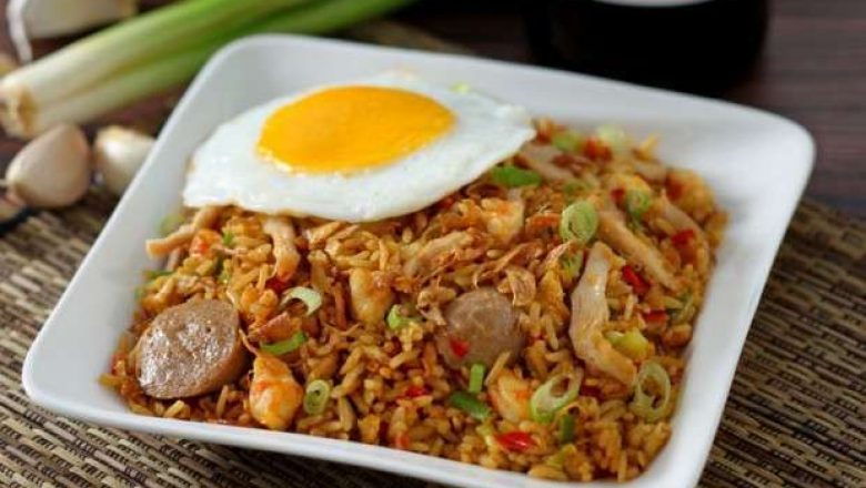 Resep Nasi Goreng Spesial dan Komplit a la Restoran